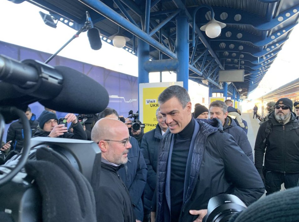 Премьер Испании прибыл с визитом в Киев