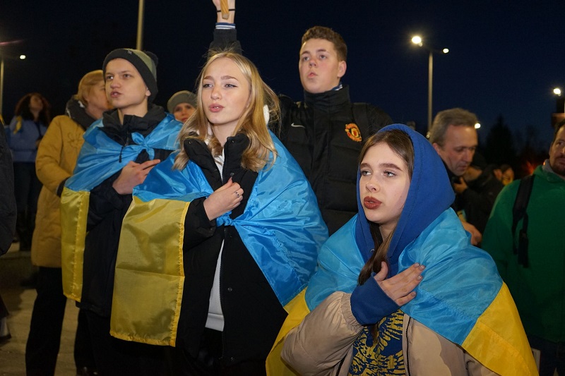 Жителі Краматорська масово вийшли на мітинг за Україну: з прапорами, гаслами і гімном (відео, фото)