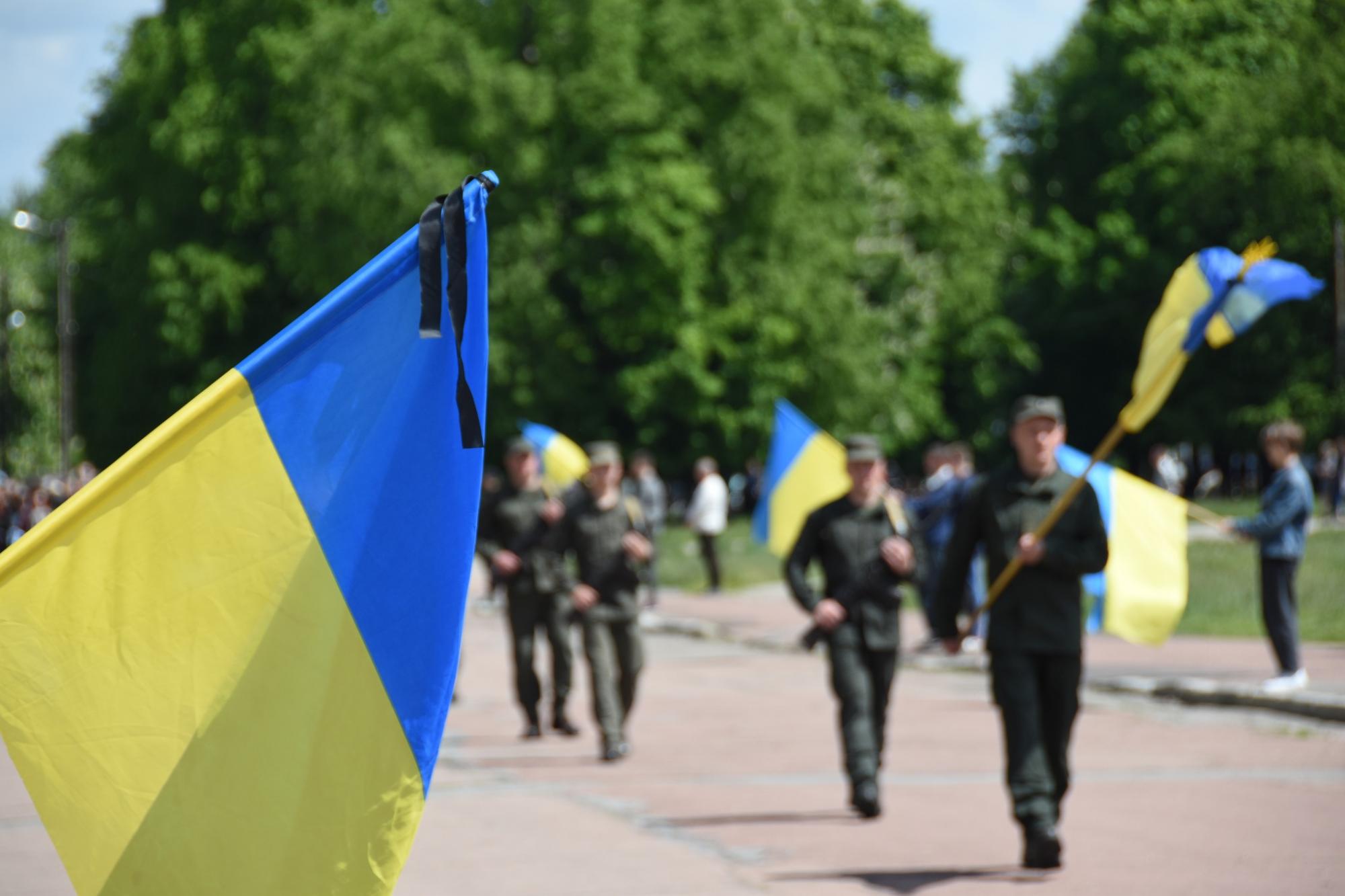 Наблизили перемогу України своїми життями: у Шостці в останню путь провели воїнів-героїв