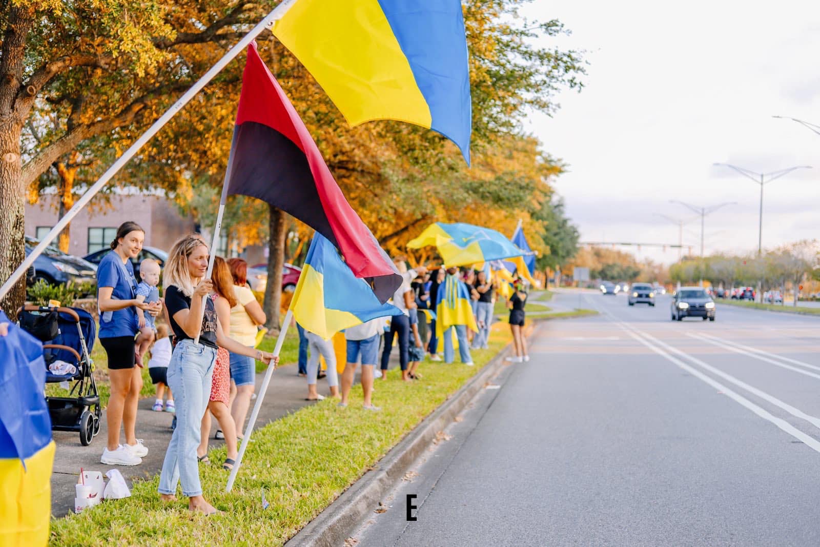 Ракетний терор РФ вивів на мітинги на підтримку України тисячі людей у різних країнах: фото і відео