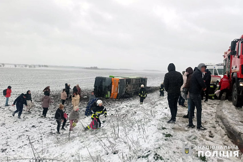 У Хмельницькій області перекинувся автобус з пасажирами