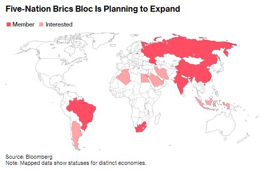 Страны БРИКС намерены противостоять США с помощью расширения и единой валюты, - Bloomberg