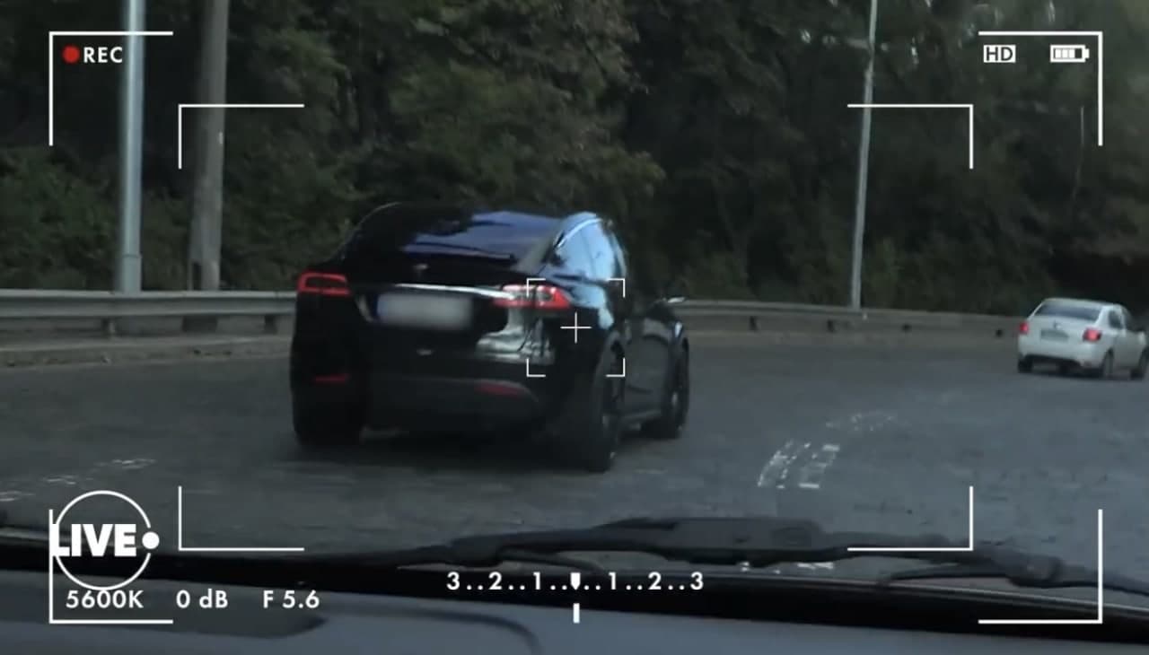 Ірина Білик "засвітила" елітне авто за 3,5 мільйона і вже встигла порушити ПДР