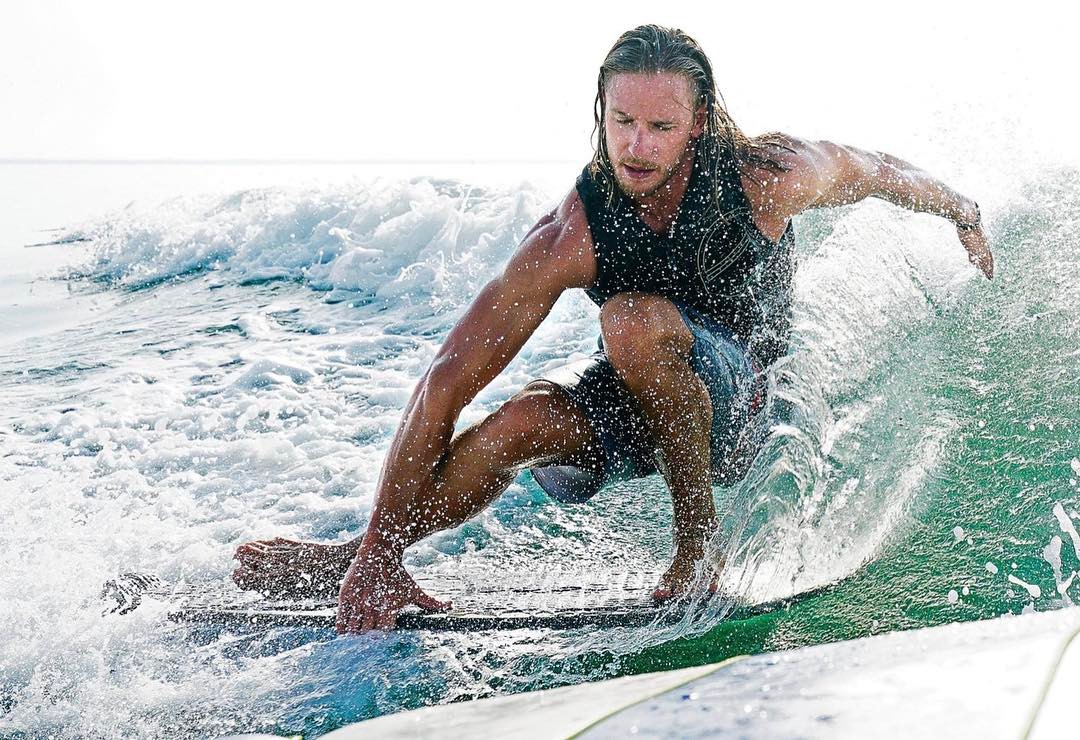 Спортсмен-серфінгіст: як виглядає рідний брат Каті Осадчої (фото)