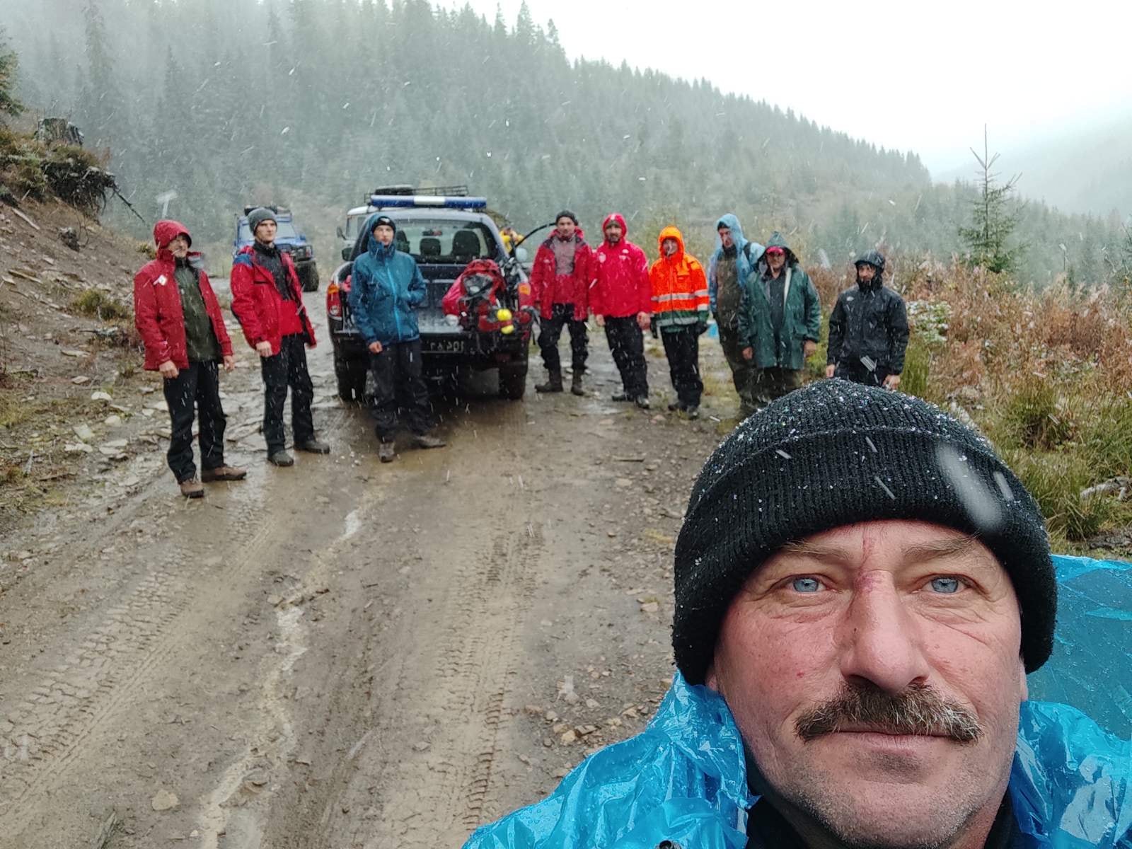 Стало плохо в горах: спасатели двое суток ищут туристку в Карпатах