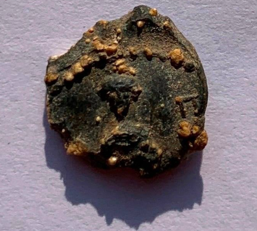 В Меджибожском замке нашли печати великого князя Киевского, которым 900 лет (фото)