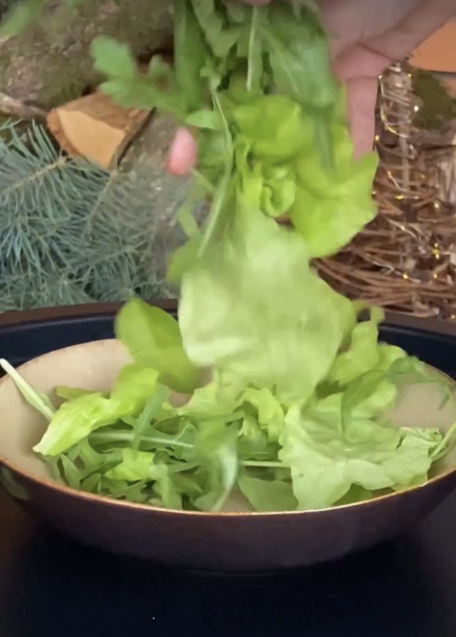 Святковий салат з буряка, який можна їсти навіть вночі