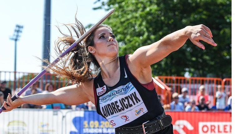 Призерка Олимпиады в Токио продала медаль за 3 млн грн, чтобы помочь больному ребенку