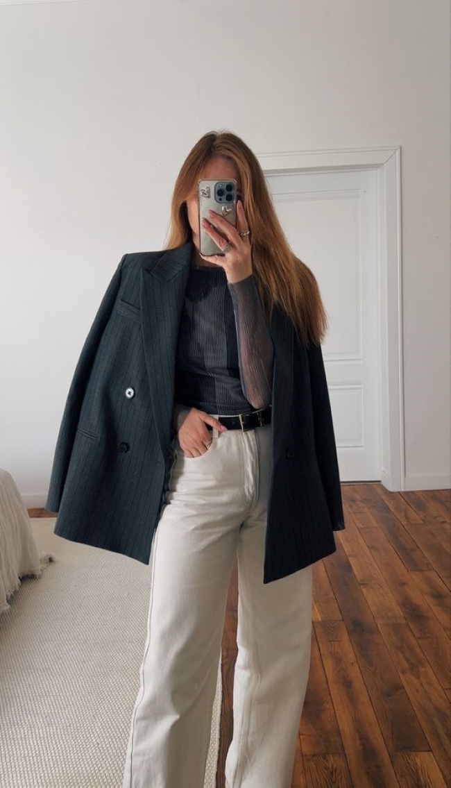 Как стильно носить джинсы с жакетами в зимний период