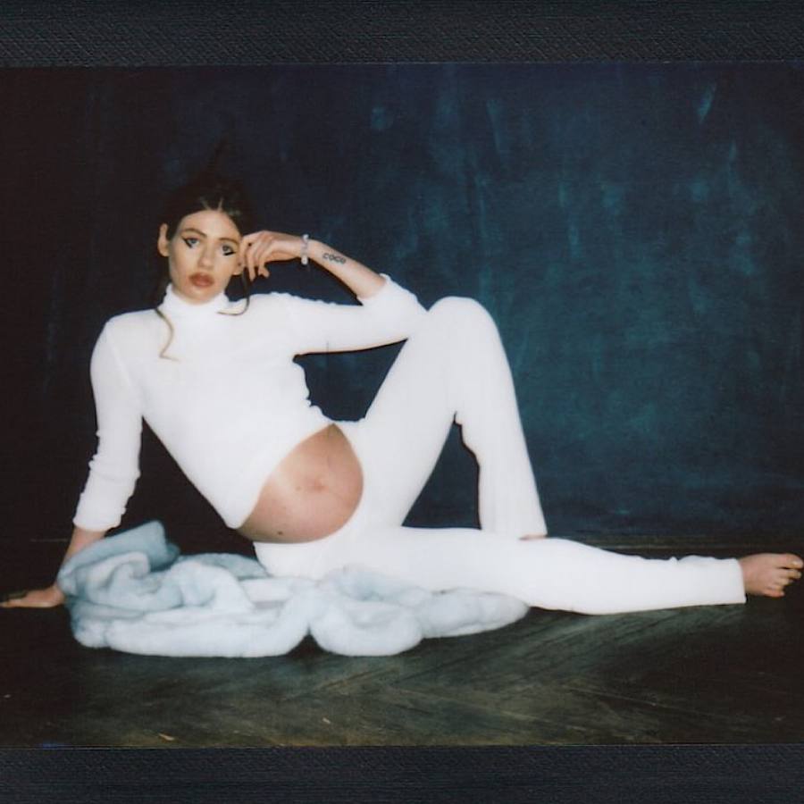 &quot;Поки що бракує слів&quot;: популярна українська співачка вдруге стала мамою