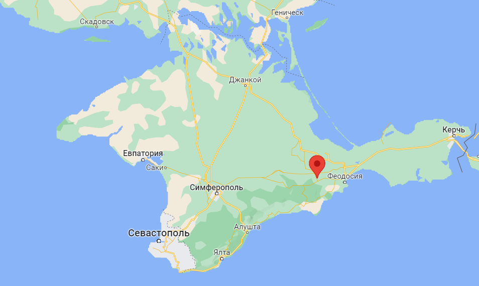 На сході Криму поблизу скупчення російської техніки пролунали вибухи (фото)