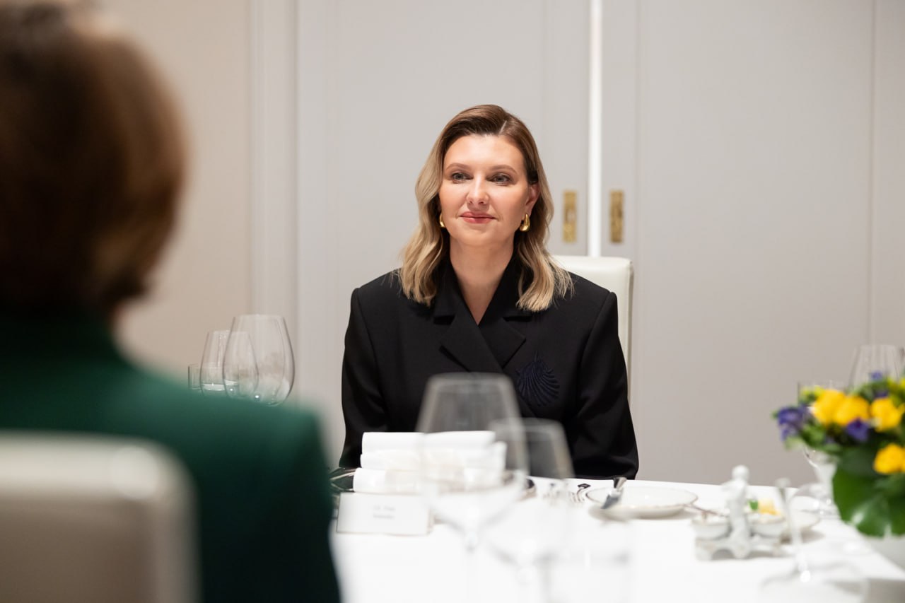 Чекала на пропозицію 8 років. Цікаві факти про Олену Зеленську, які вас здивують