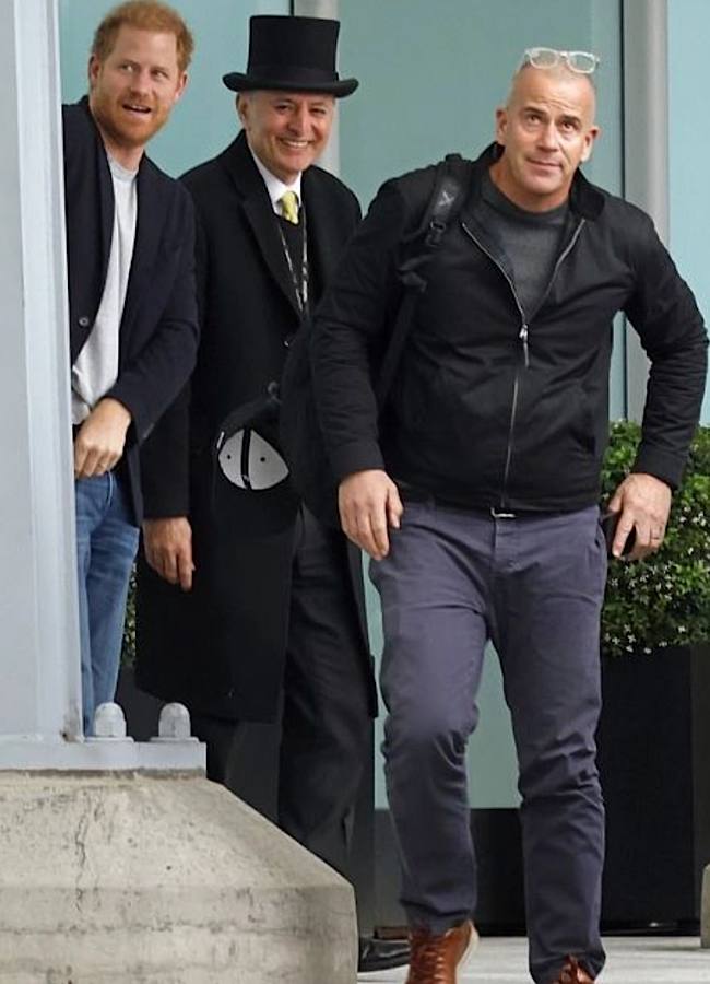 Виділив батькові 24 години: принц Гаррі вже повернувся додому після візиту до короля Чарльза III