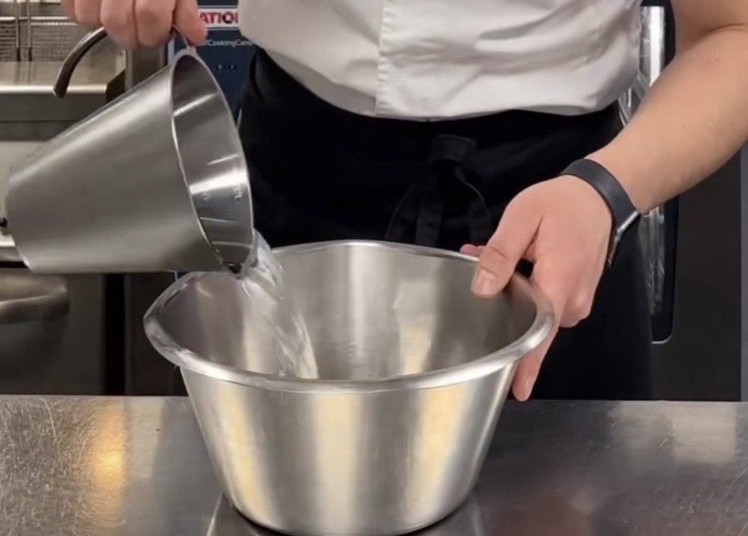 Як в ресторані та з &quot;правильними&quot; бортиками: рецепт домашньої піци від українського шеф-кухаря