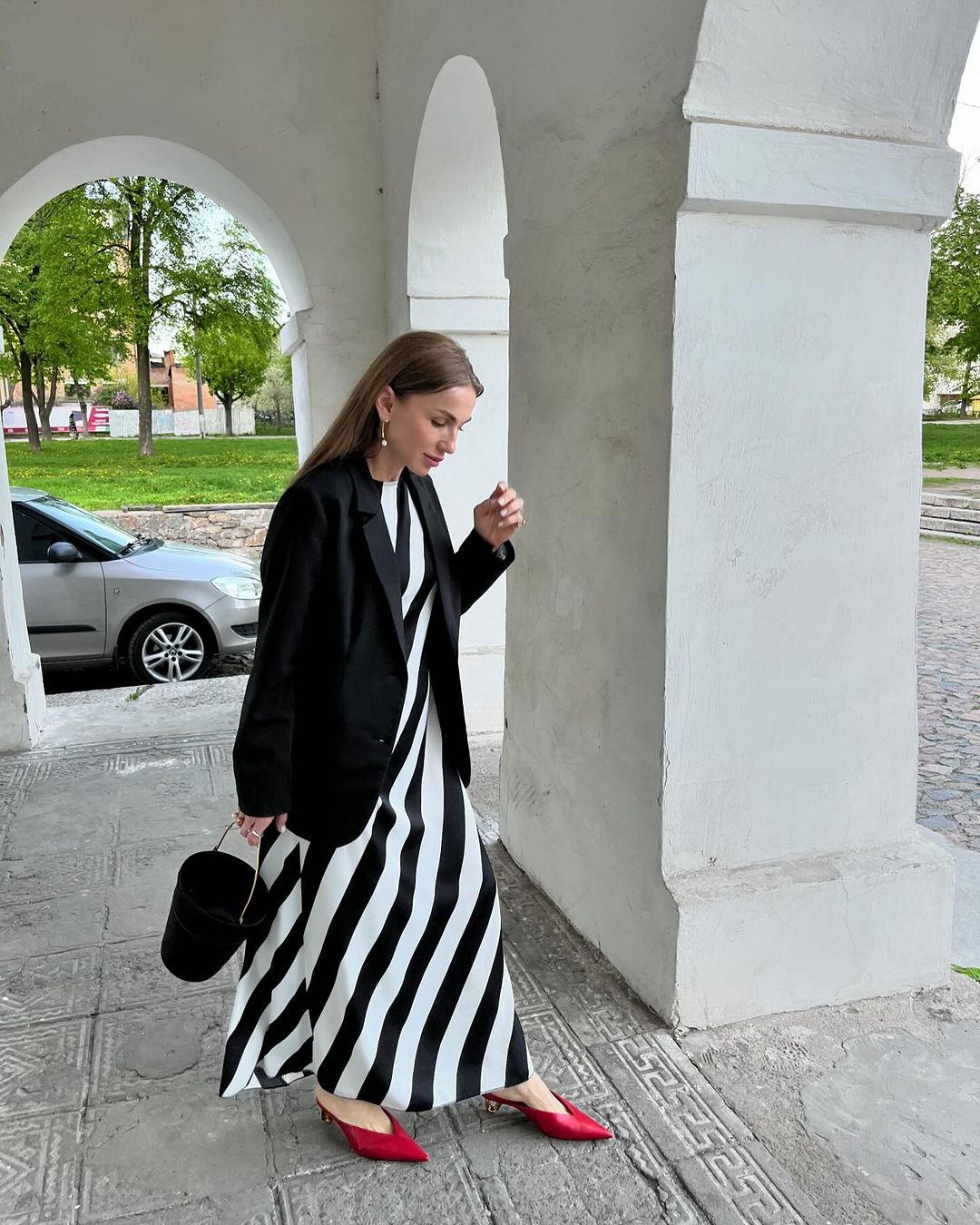 Це головний тренд: стиліст показала, як правильно носити смугастий принт