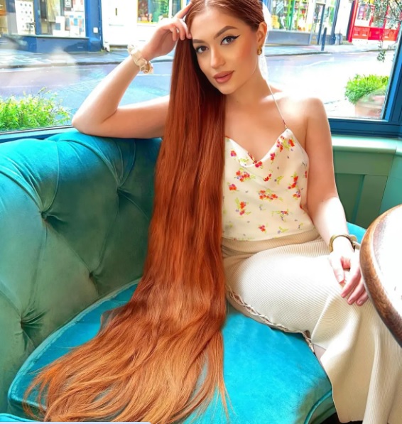 &quot;Справжня Рапунцель&quot;. Жінка з довжелезним волоссям розкрила секрет своєї шевелюри