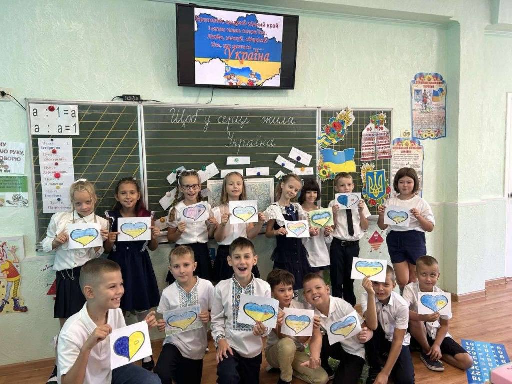 День знаний в условиях войны: как прошел Первый звонок в разных регионах Украины