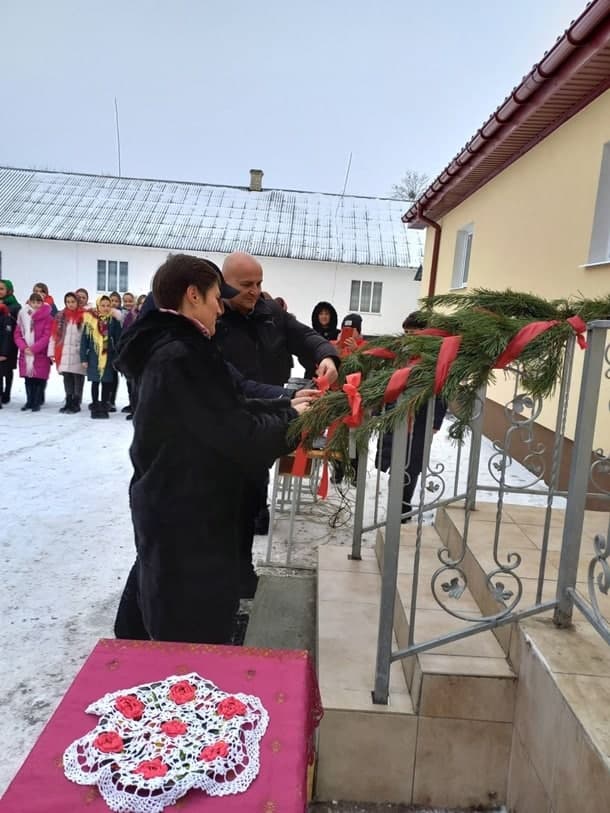 Под Ровно помпезно открыли школьный туалет и оскандалились: как выглядит уборная за 4 млн