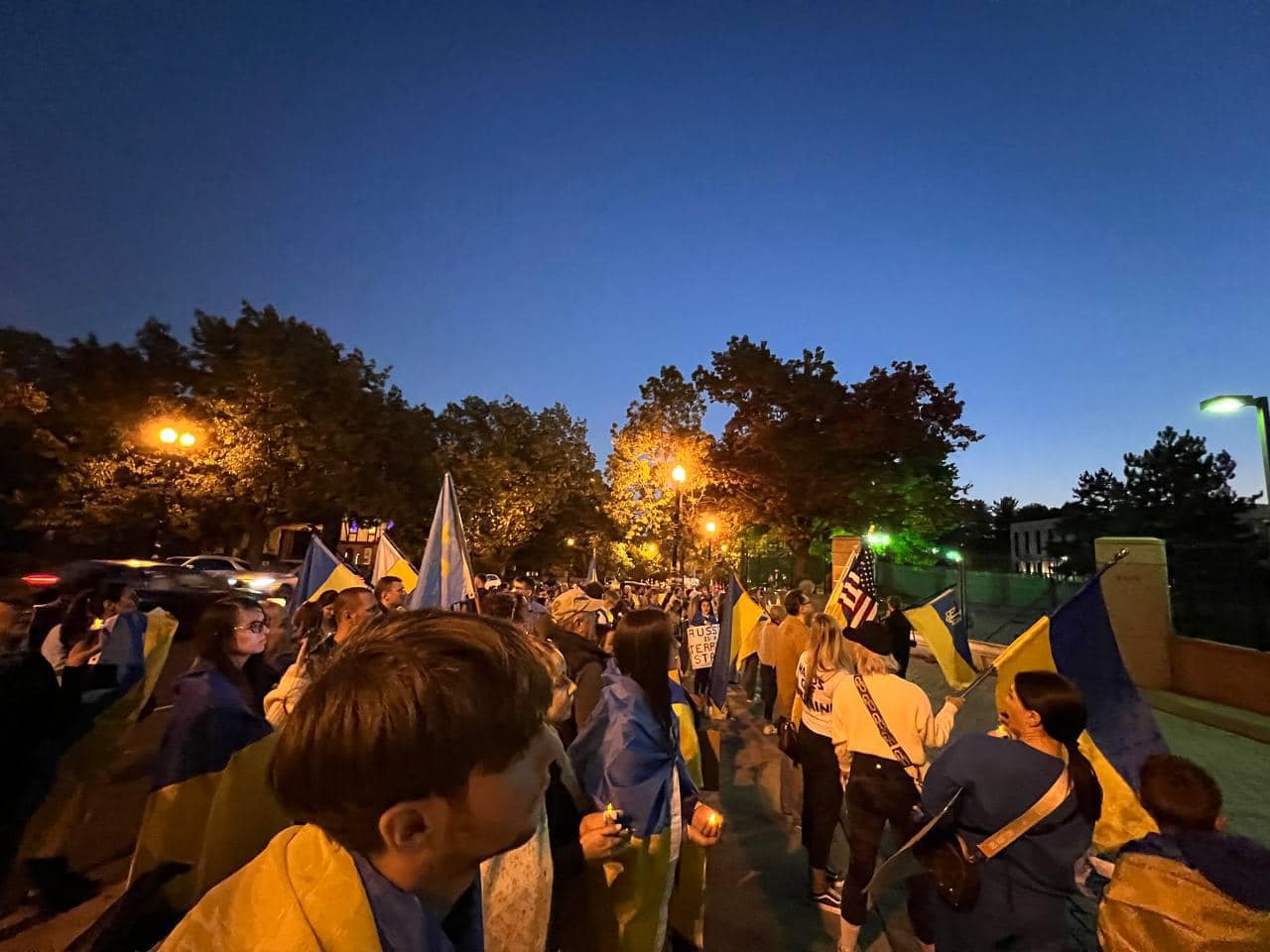 Ракетний терор РФ вивів на мітинги на підтримку України тисячі людей у різних країнах: фото і відео