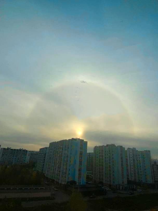 У небі над Києвом спостерігали унікальний сонячний "німб": захоплюючі фото явища