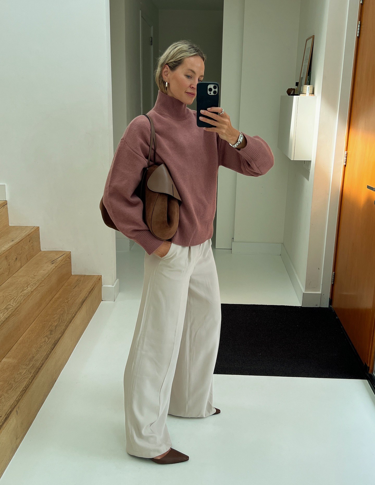 Джамала показала, як носити наймодніший відтінок сезону - пудрово-рожевий