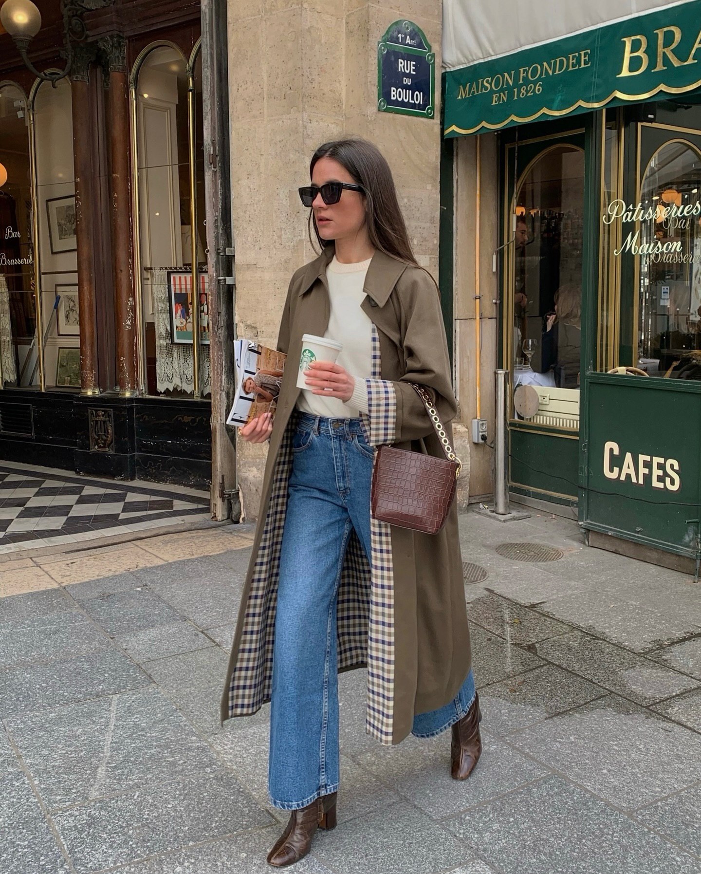 З чим носити джинси: 5 модних образів на холодну погоду з ковбойськими чоботями та ботильйонами