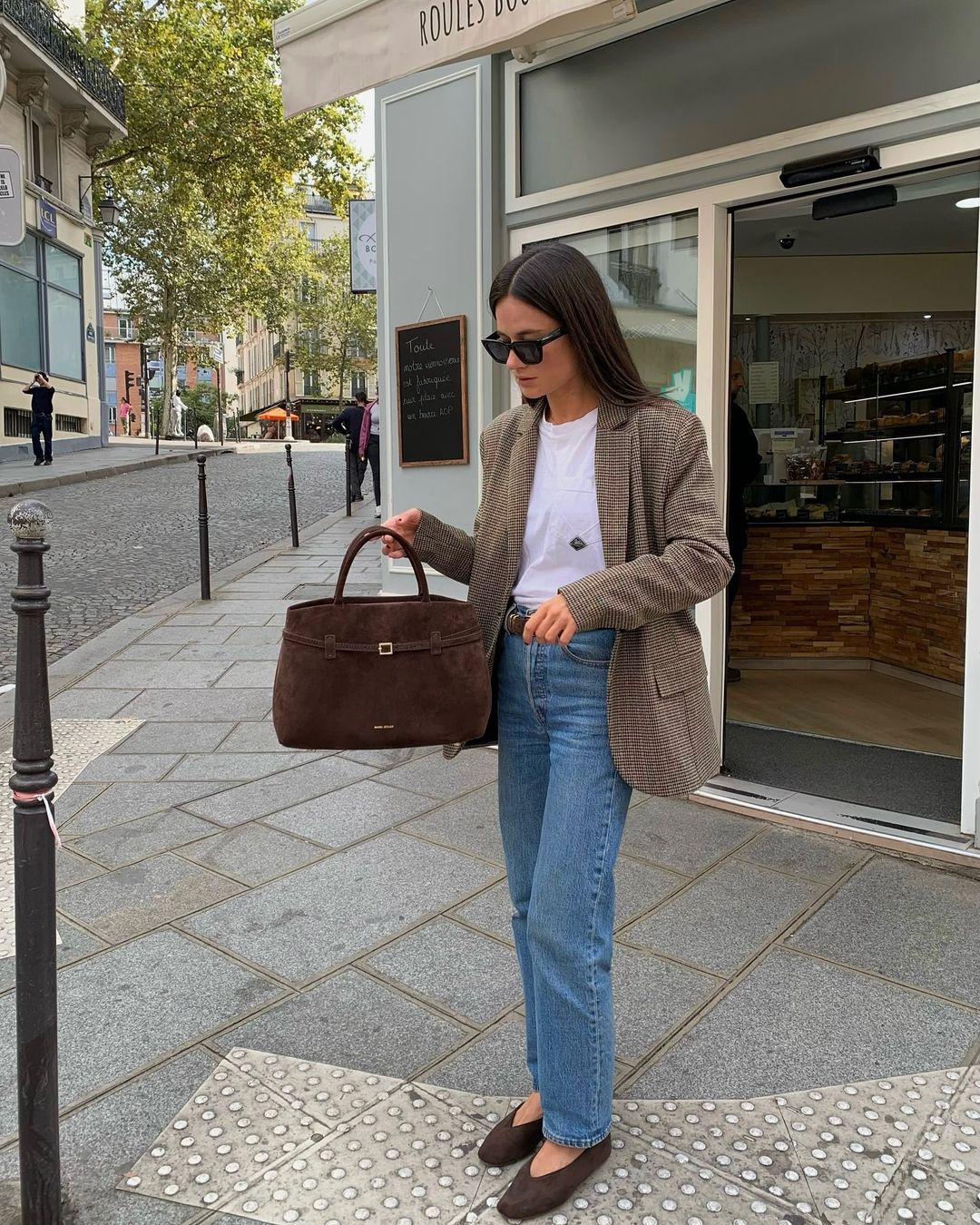 Какой цвет обуви самый модный осенью 2024: стильные образы с ботильонами и сапогами