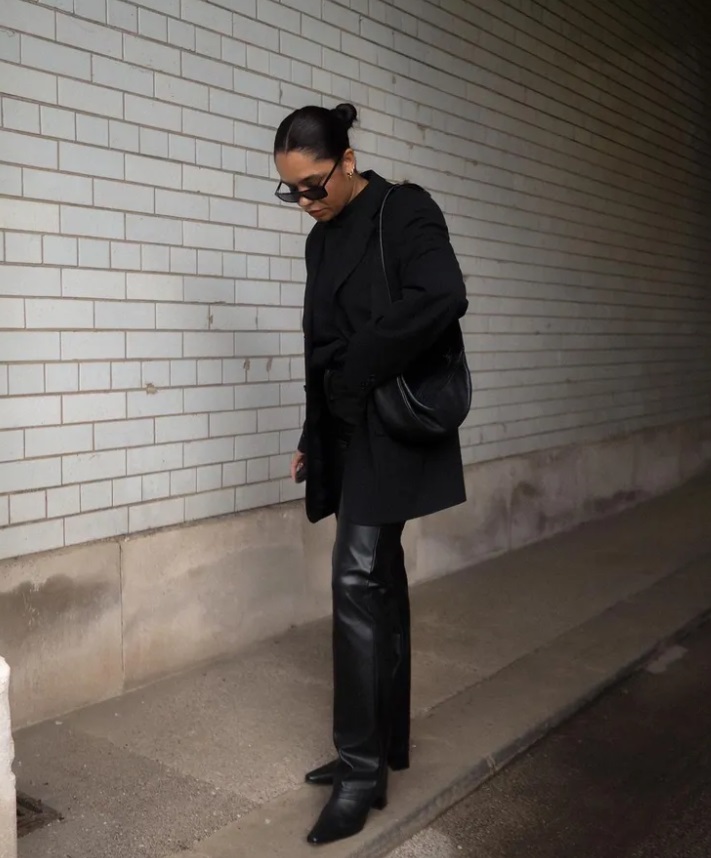 З яким взуттям носити шкіряні штани: моделі та образи на осінь 2024