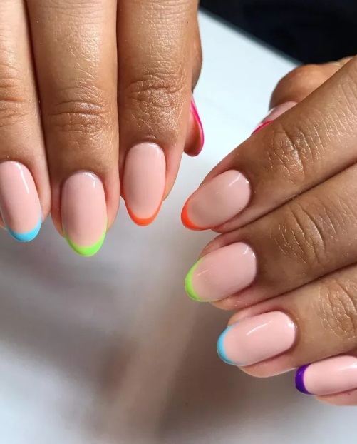 Трендовый маникюр на осень: 7 идей стильного &quot;френча&quot; с яркими кончиками