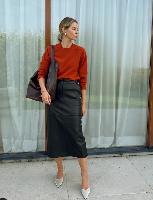 Как выглядят модные юбки на осень и зиму: блогерша показала стильные образы на каждый день