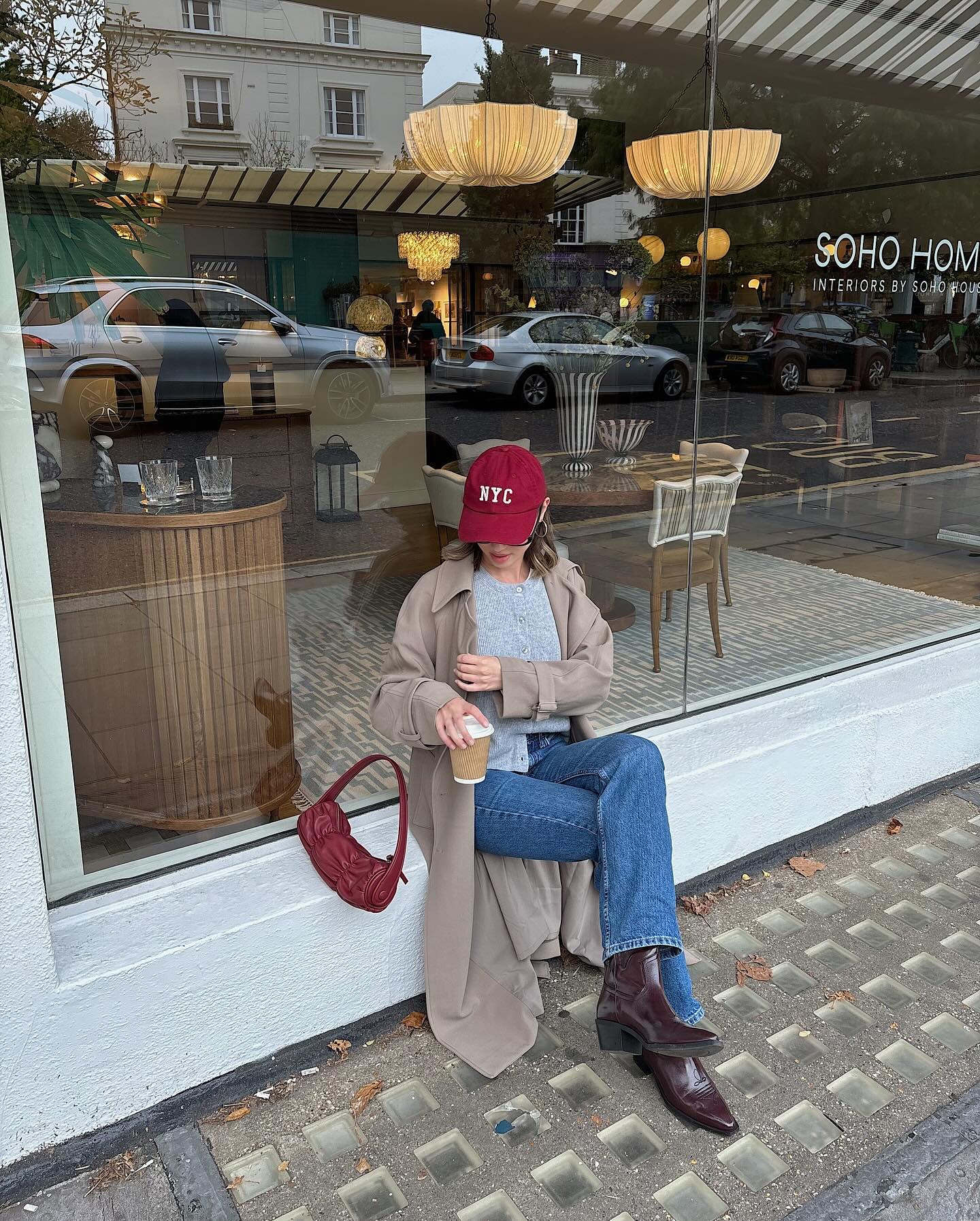 Які чоботи вважають наймоднішими цього року: трендові кольори на зиму 2024-2025