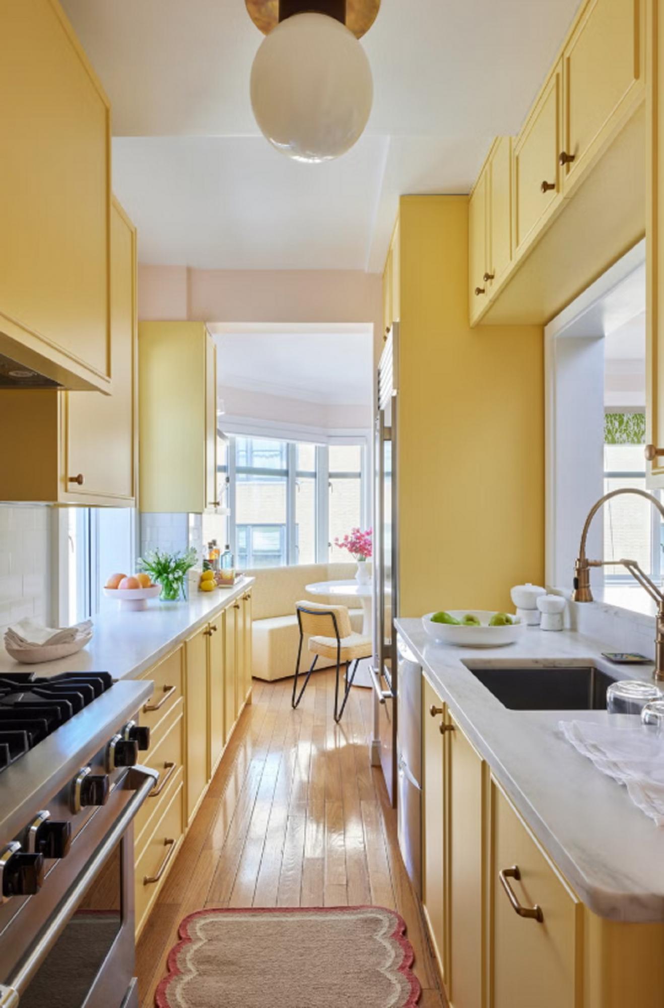 15 ідеальних кольорів фарби для кухонних шаф, які ніколи не виходять з моди