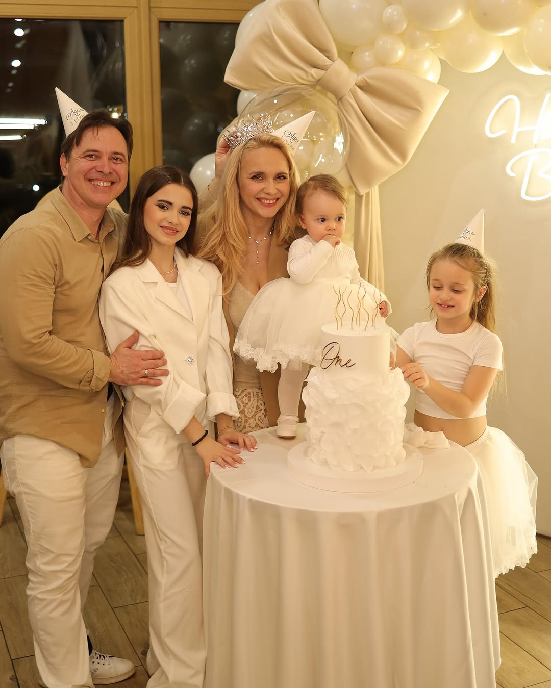 Огромный торт и корона: Лилия Ребрик устроила пышный праздник для самой маленькой дочери