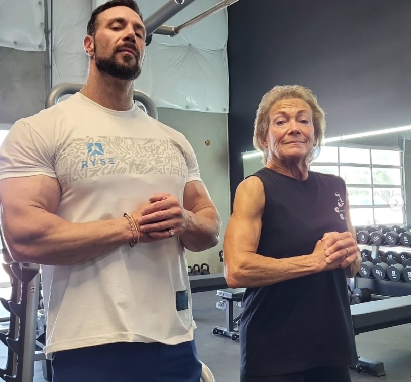 Ніколи не пізно! 68-річна жінка зі сталевим пресом ділиться секретами ідеального тіла