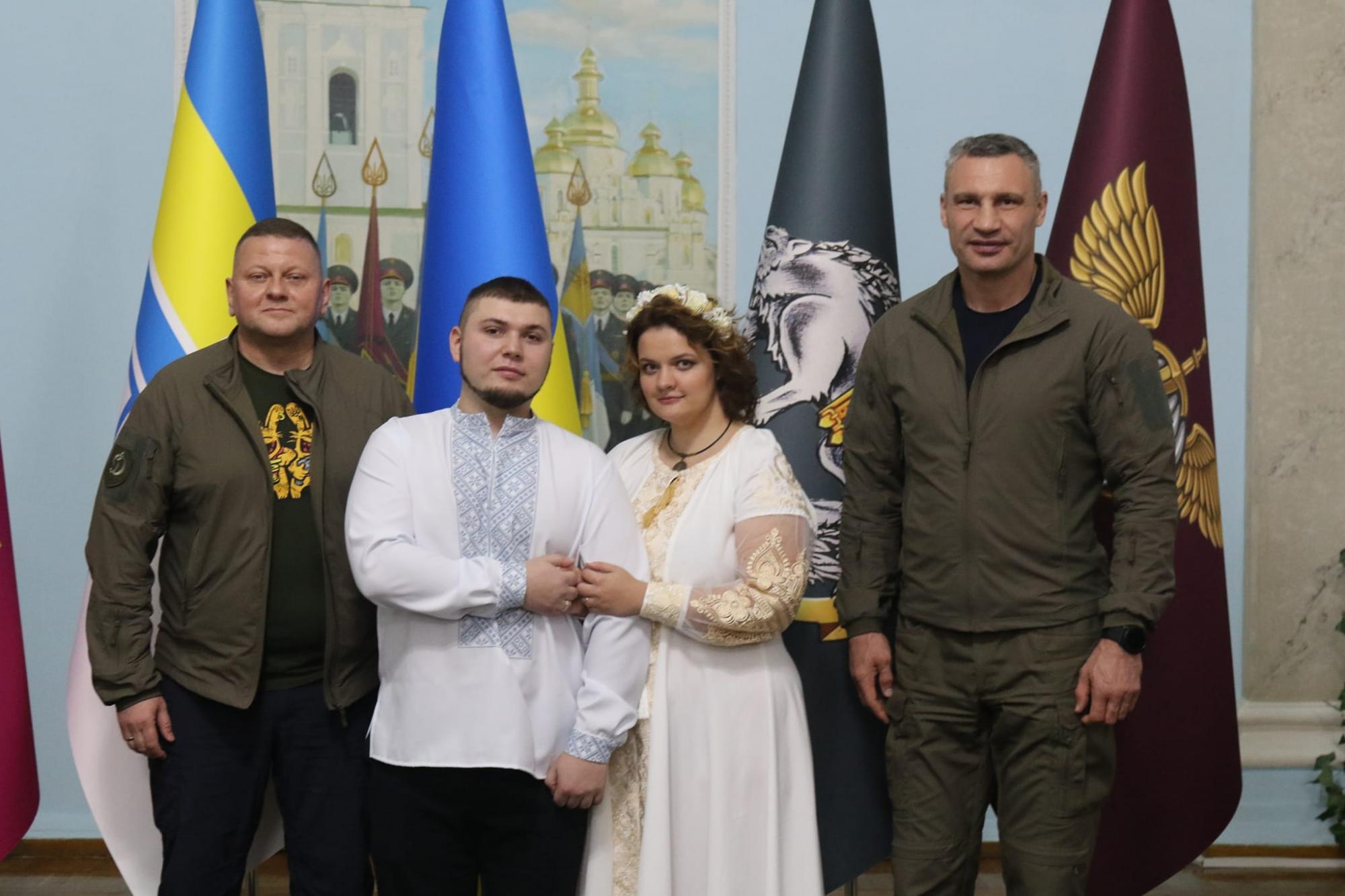 Залужний став старостою на весіллі молодого офіцера в Києві: яскраві фото