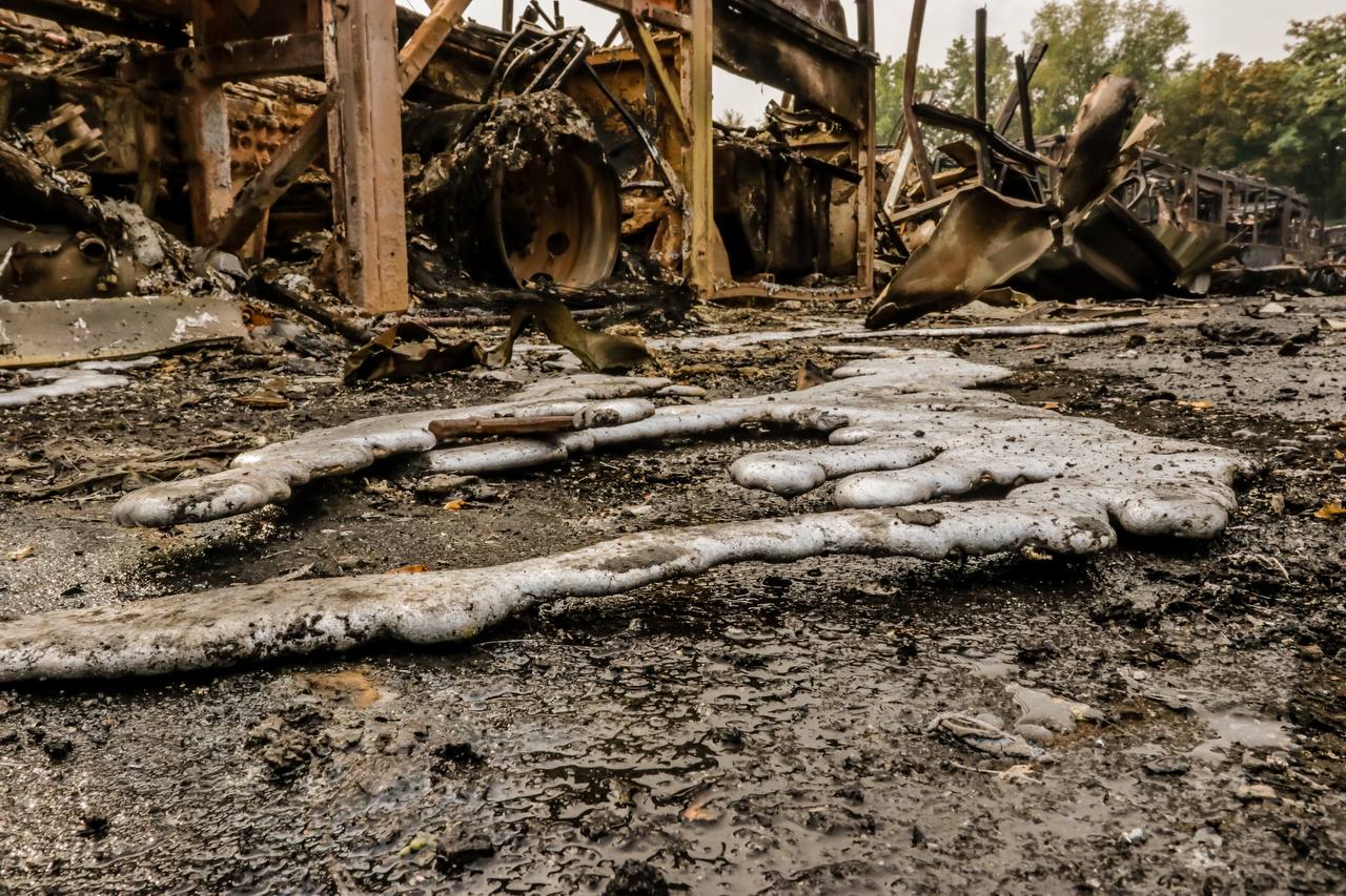 Россияне ракетами уничтожили в Днепре половину автобусов: смотрите последствия подлой атаки