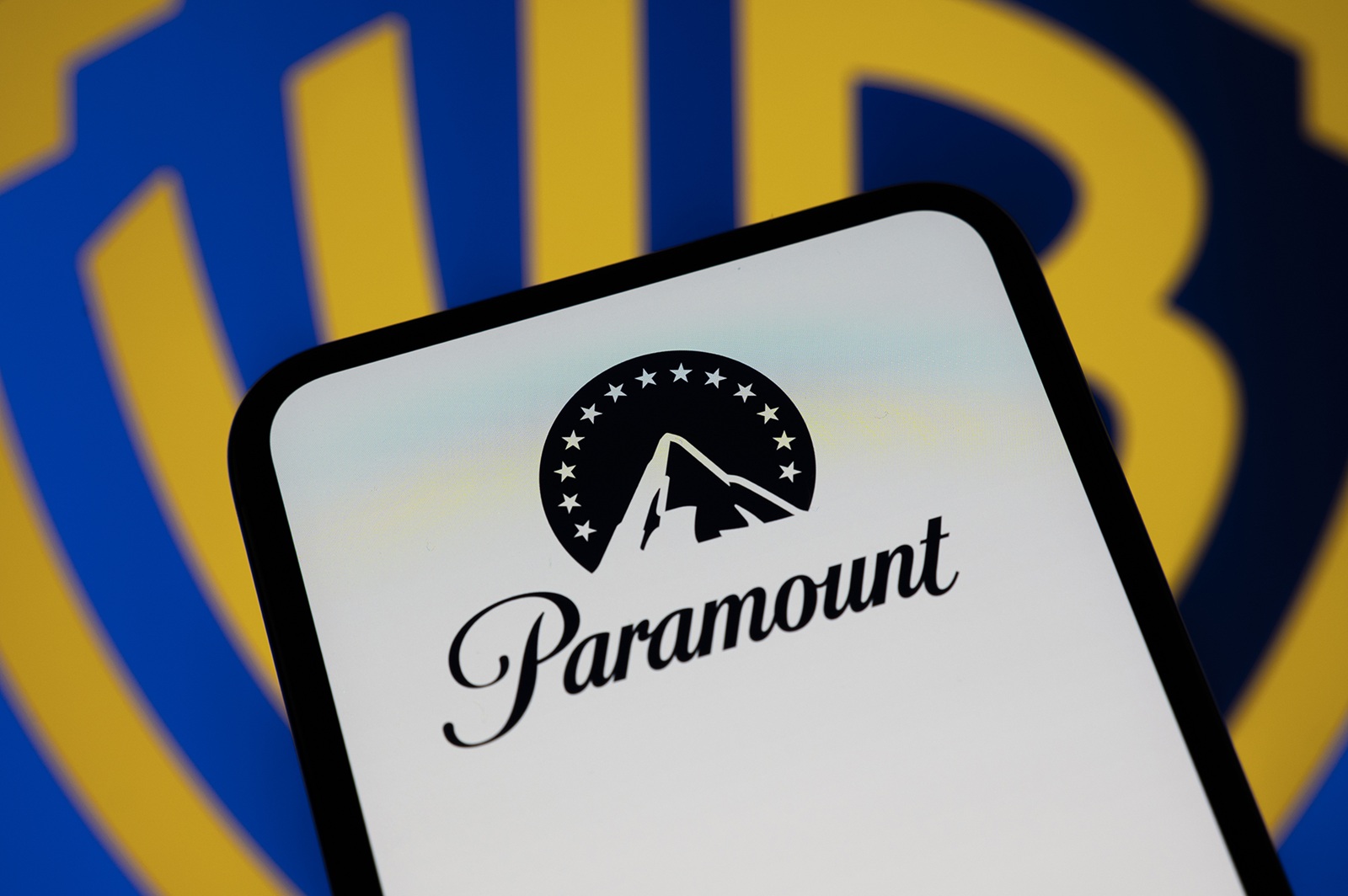 Netflix признал поражение: Paramount покупает Warner Bros. за рекордную сумму