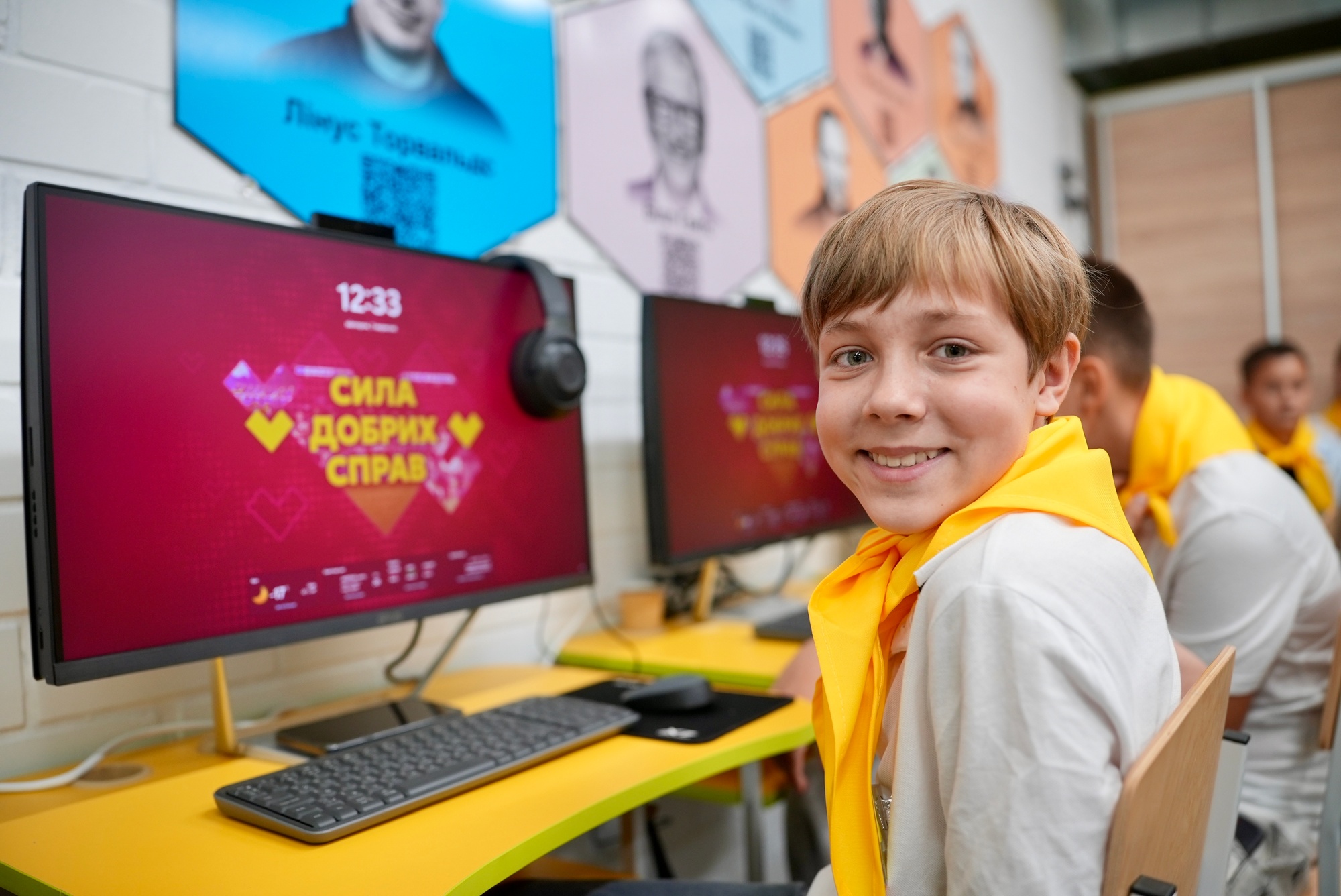 IT-клас у підземній школі: Betking Foundation передав техніку для ліцею в Харкові