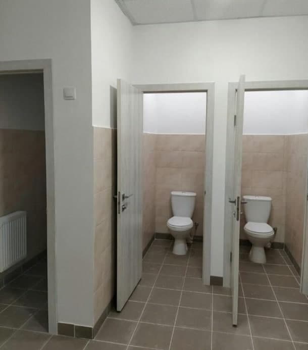 Под Ровно помпезно открыли школьный туалет и оскандалились: как выглядит уборная за 4 млн