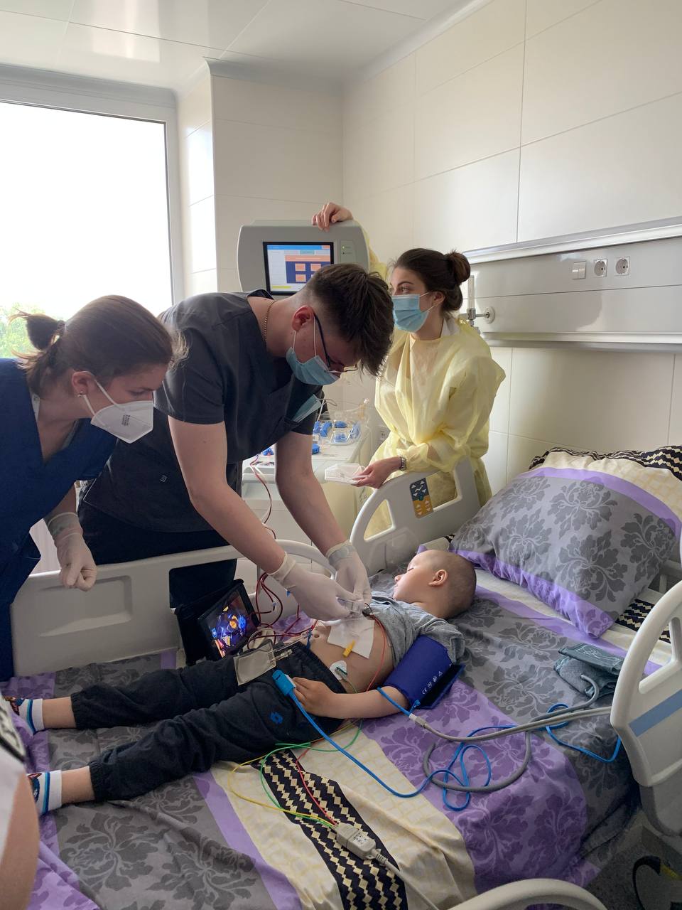 Львовские врачи раскрыли детали первой уникальной операции: &quot;маленький герой совсем не боялся&quot;