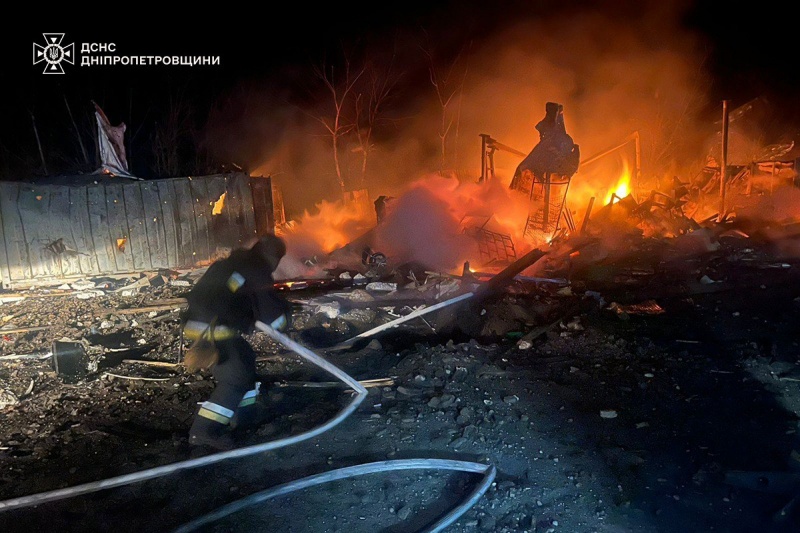 Russia strikes Ukraine's Dnipropetrovsk region, causing casualties and property damage