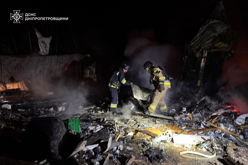 Russia strikes Ukraine's Dnipropetrovsk region, causing casualties and property damage