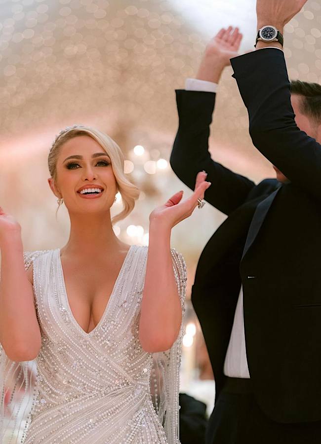 Пэрис Хилтон показала, как празднует вторую годовщину с любимым: "Счастлива и благодарна"