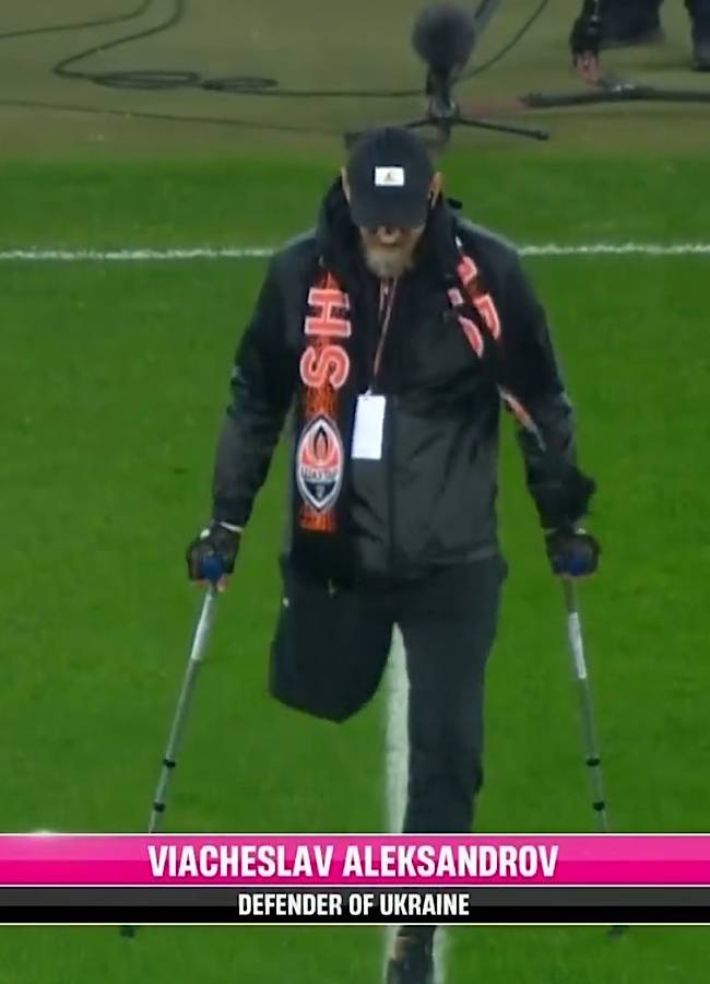 Одноногий герой України В’ячеслав Александров зробив перший удар у матчі "Шахтар" - "Дніпро 1"