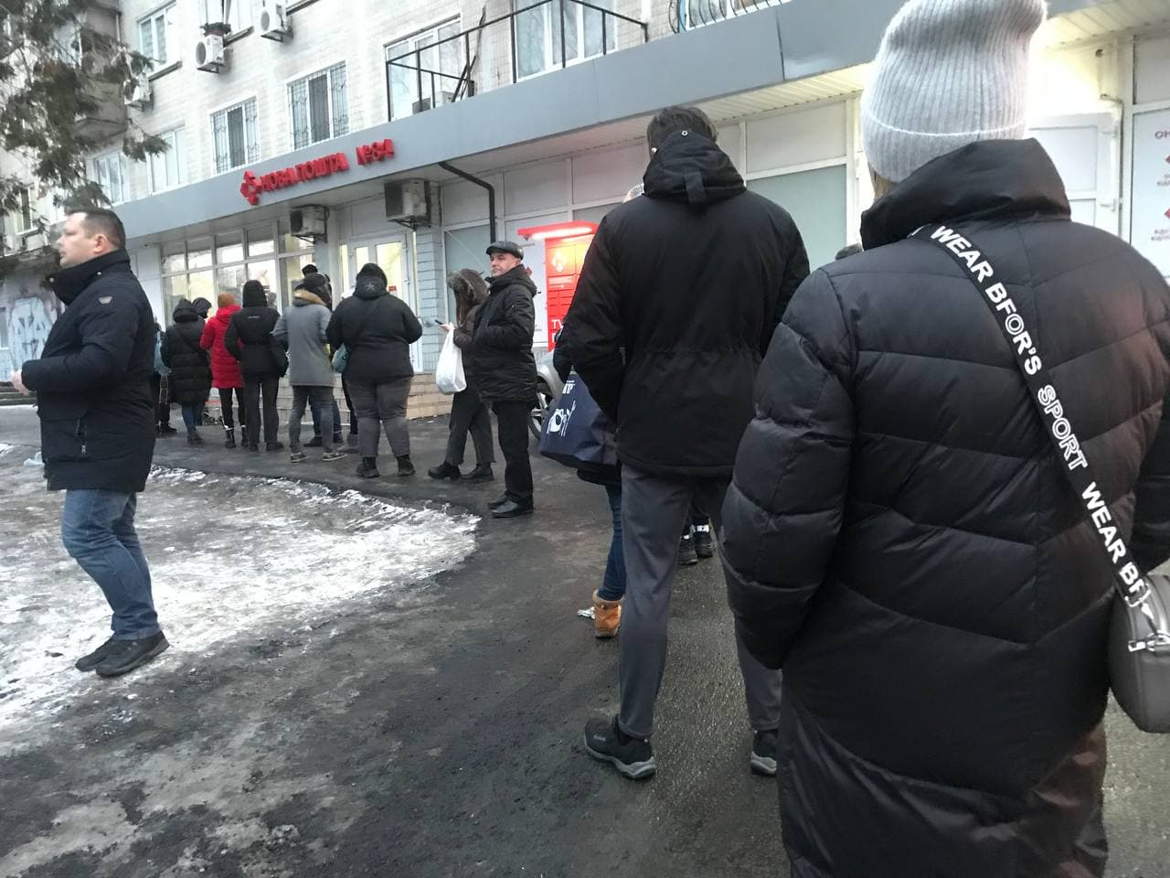 Передноворічний колапс на &quot;Новій пошті&quot; у Києві показали на красномовних фото