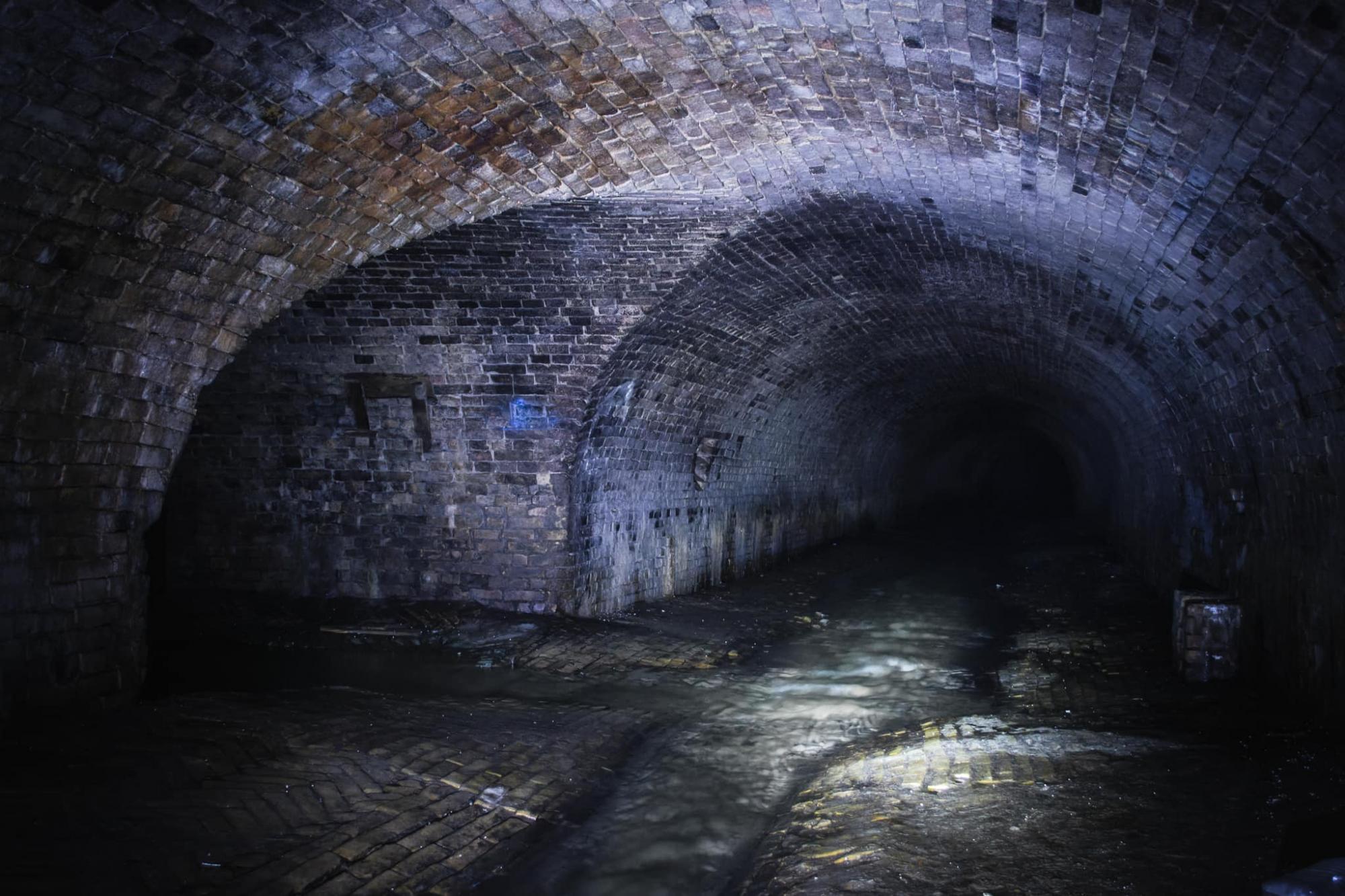 Як виглядає одна з найдавніших річок Києва - Глибочиця, яка закута в колектор: неймовірні фото