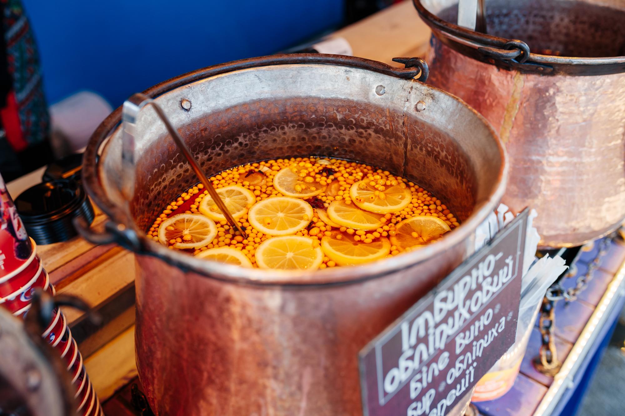 В Киеве песнями, танцами, спектаклями и фаер-шоу встретят весну: где и когда