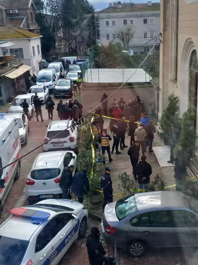 У Стамбулі озброєні чоловіки увірвалися до церкви: є жертва