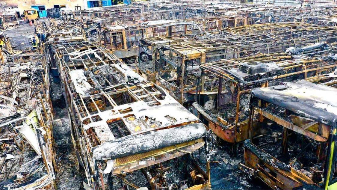 Россияне ракетами уничтожили в Днепре половину автобусов: смотрите последствия подлой атаки