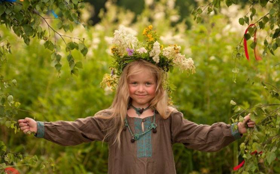 Троица 2022: красивые открытки и душевные поздравления с великим праздником